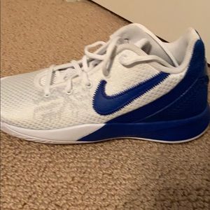Kyrie shoes blue and white Duke color way